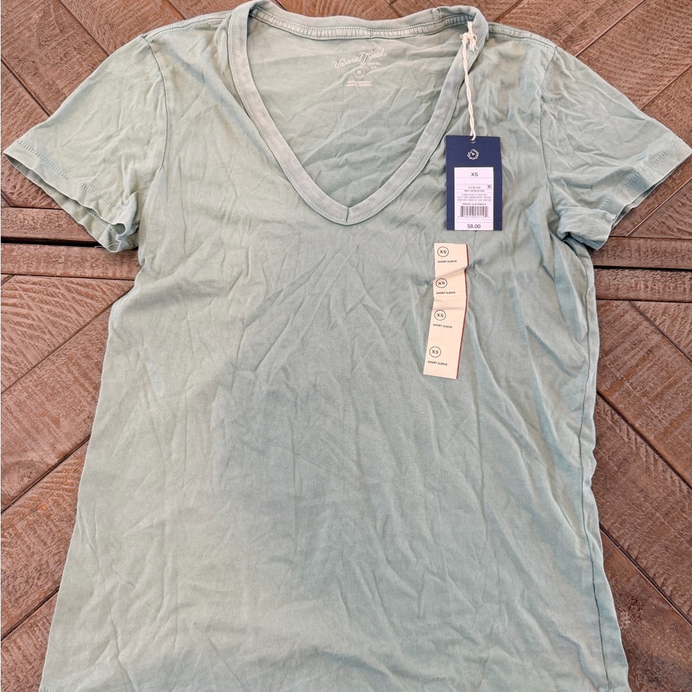Universal Thread Women's V-Neck Tee in Soft Green